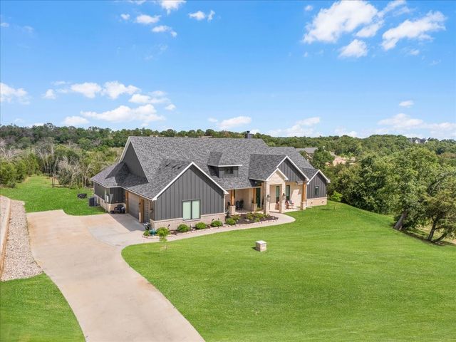 1059 Sweeney Way, Weatherford, TX 76087