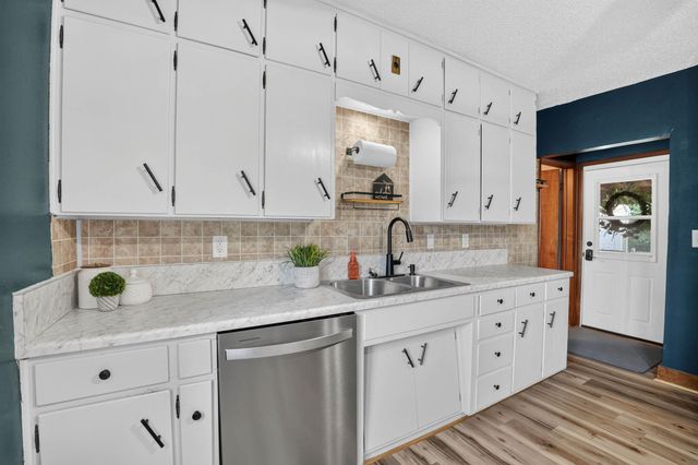 1219 Hammond Avenue, Waterloo, IA 50702