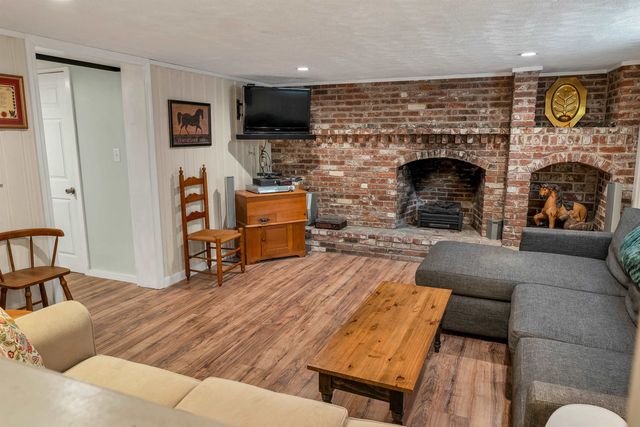 14 Squamscott Road, Stratham, NH 03885