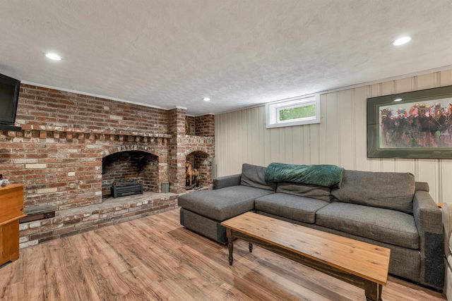 14 Squamscott Road, Stratham, NH 03885