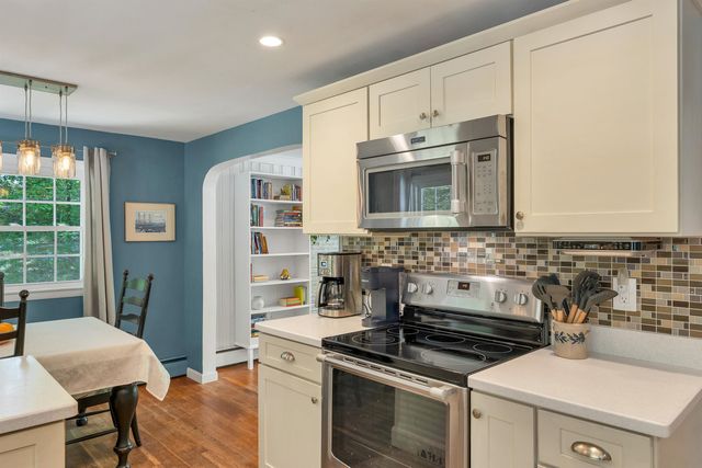 14 Squamscott Road, Stratham, NH 03885