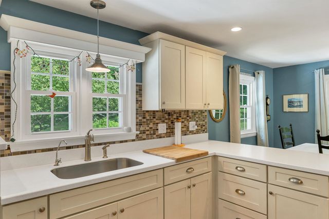 14 Squamscott Road, Stratham, NH 03885