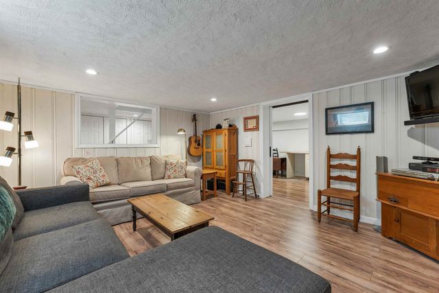 14 Squamscott Road, Stratham, NH 03885