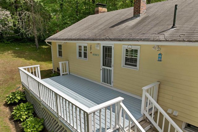 14 Squamscott Road, Stratham, NH 03885