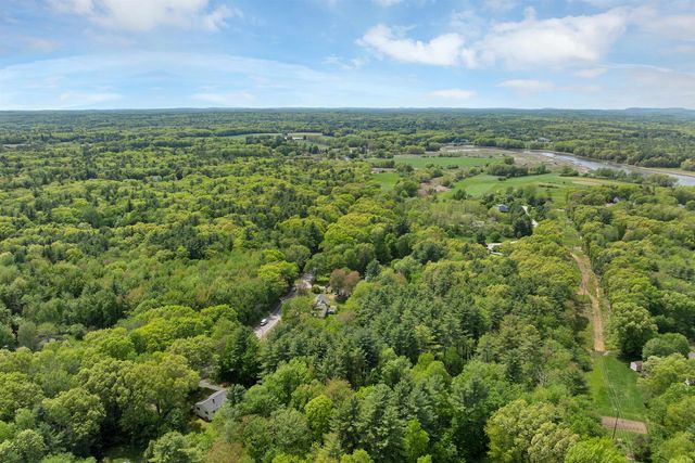14 Squamscott Road, Stratham, NH 03885