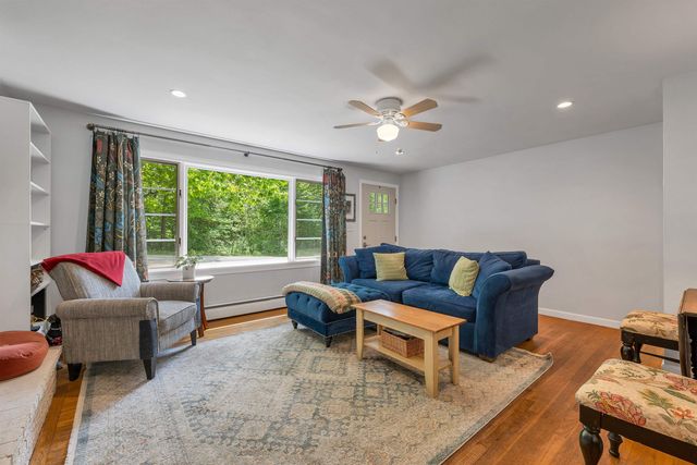 14 Squamscott Road, Stratham, NH 03885