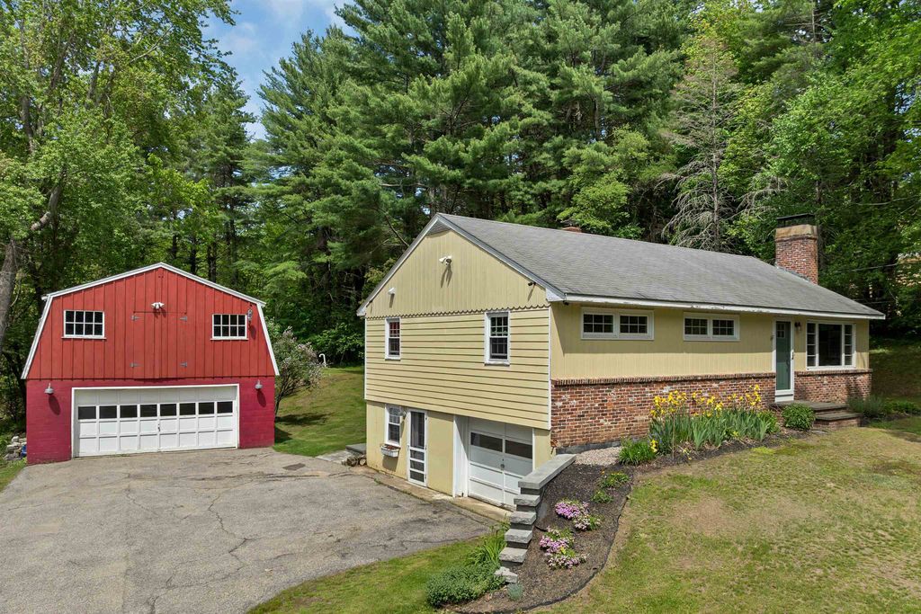 14 Squamscott Road, Stratham, NH 03885