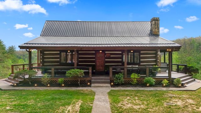 296 Manor House Road, Campton, KY 41301
