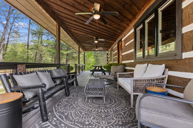 296 Manor House Road, Campton, KY 41301
