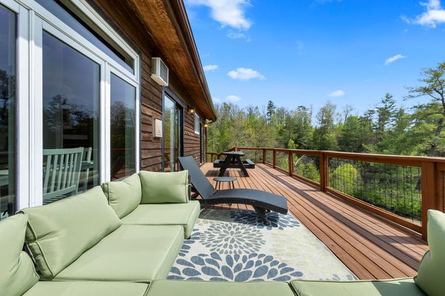 296 Manor House Road, Campton, KY 41301