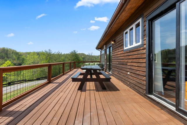 296 Manor House Road, Campton, KY 41301