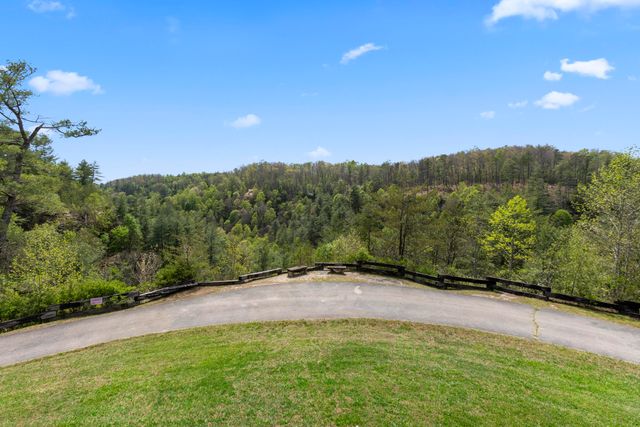 296 Manor House Road, Campton, KY 41301