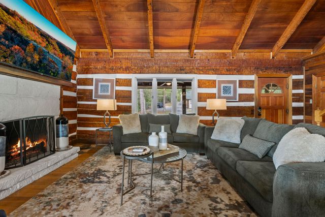 296 Manor House Road, Campton, KY 41301