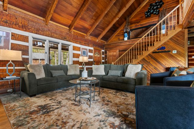 296 Manor House Road, Campton, KY 41301