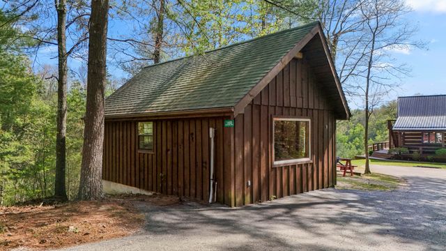 296 Manor House Road, Campton, KY 41301