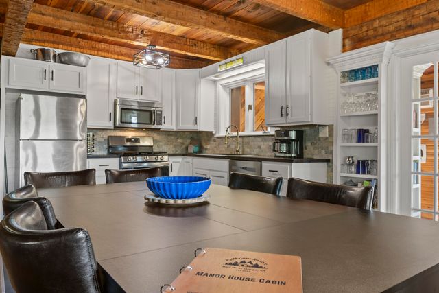 296 Manor House Road, Campton, KY 41301