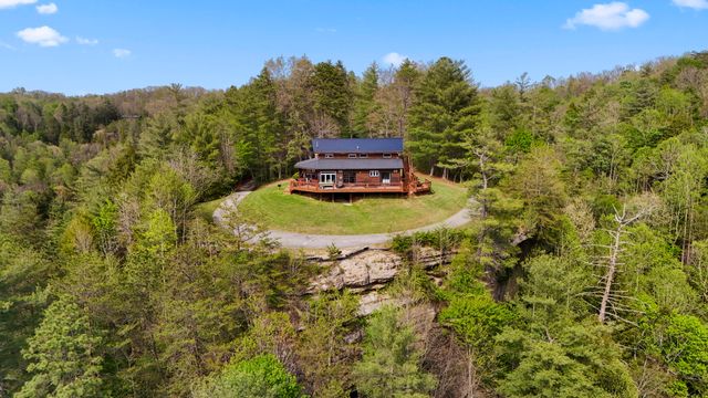 296 Manor House Road, Campton, KY 41301
