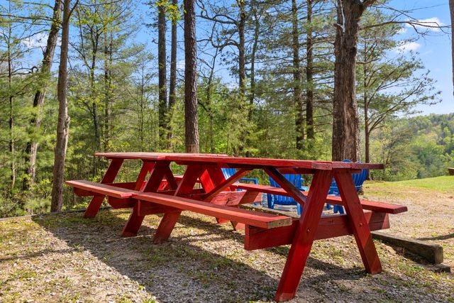 296 Manor House Road, Campton, KY 41301