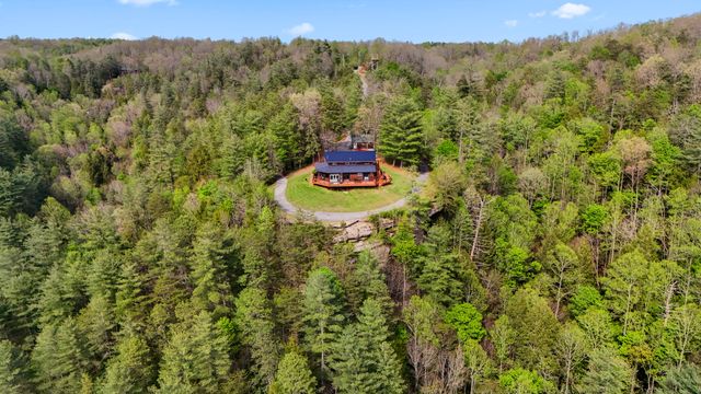 296 Manor House Road, Campton, KY 41301