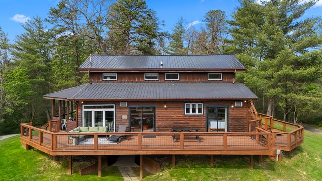 296 Manor House Road, Campton, KY 41301