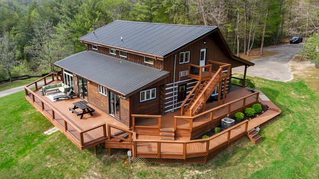 296 Manor House Road, Campton, KY 41301