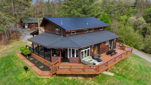 296 Manor House Road, Campton, KY 41301