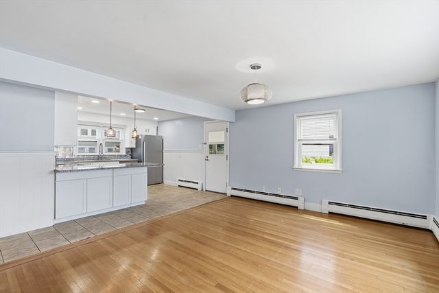 89 Bunker Hill Ave, Lowell, MA 01850