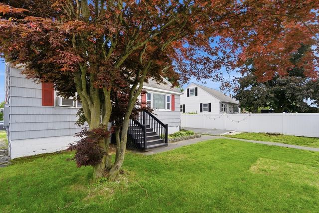 89 Bunker Hill Ave, Lowell, MA 01850