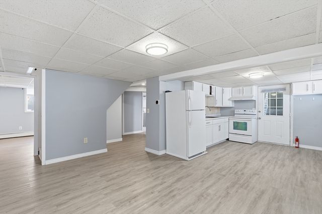 89 Bunker Hill Ave, Lowell, MA 01850