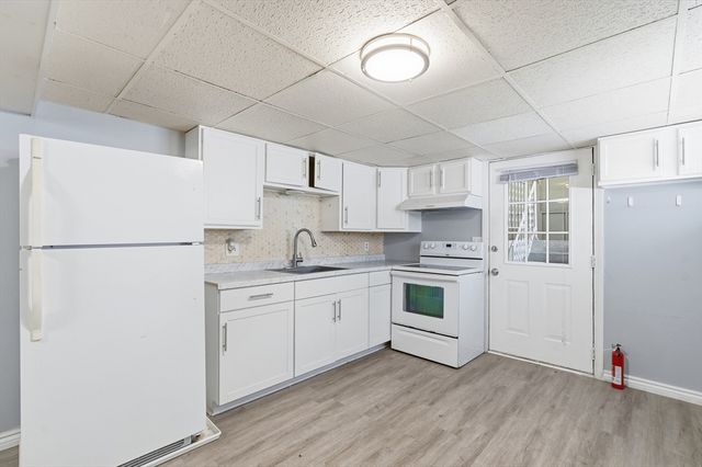 89 Bunker Hill Ave, Lowell, MA 01850
