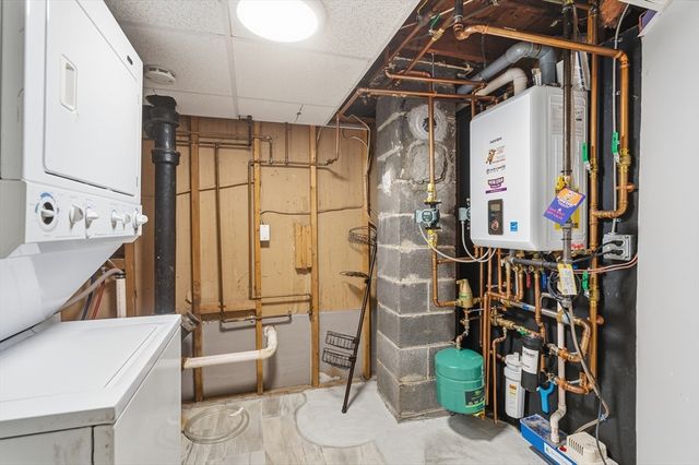 89 Bunker Hill Ave, Lowell, MA 01850