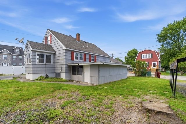 89 Bunker Hill Ave, Lowell, MA 01850
