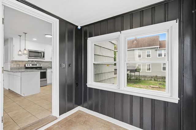 89 Bunker Hill Ave, Lowell, MA 01850