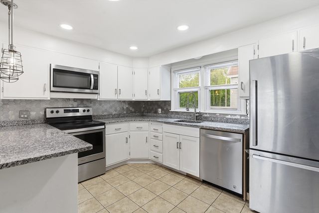 89 Bunker Hill Ave, Lowell, MA 01850