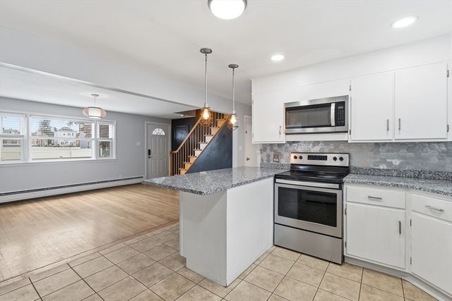 89 Bunker Hill Ave, Lowell, MA 01850