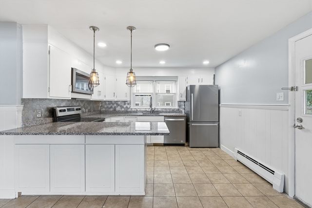 89 Bunker Hill Ave, Lowell, MA 01850