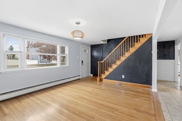 89 Bunker Hill Ave, Lowell, MA 01850