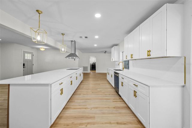 5700 BAYOU GRANDE BOULEVARD NE, St Petersburg, FL 33703