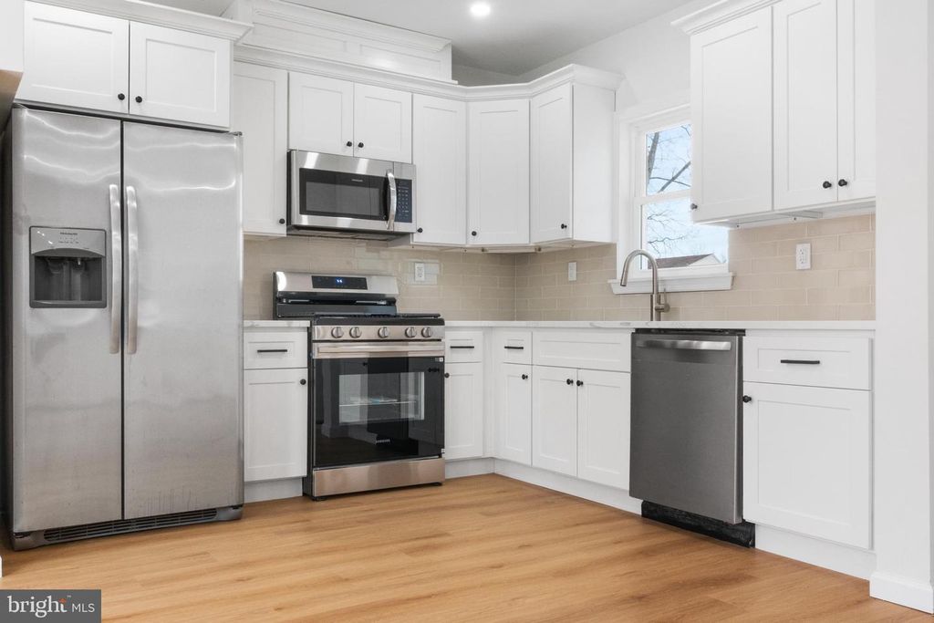 119 HEMLOCK AVE, Laurel Springs, NJ 08021