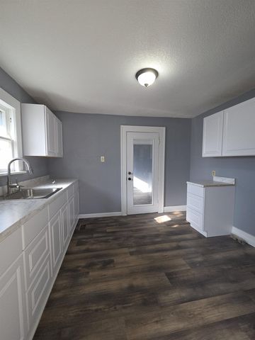 531 N Madison Ave, Wichita, KS 67214