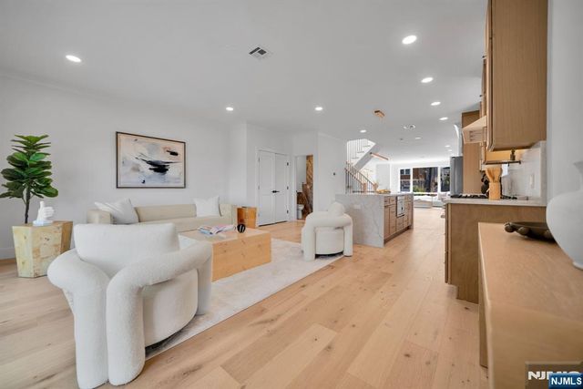 519 E 4th Street B, Palisades Park, NJ 07650