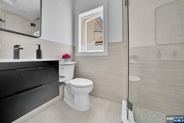 519 E 4th Street B, Palisades Park, NJ 07650
