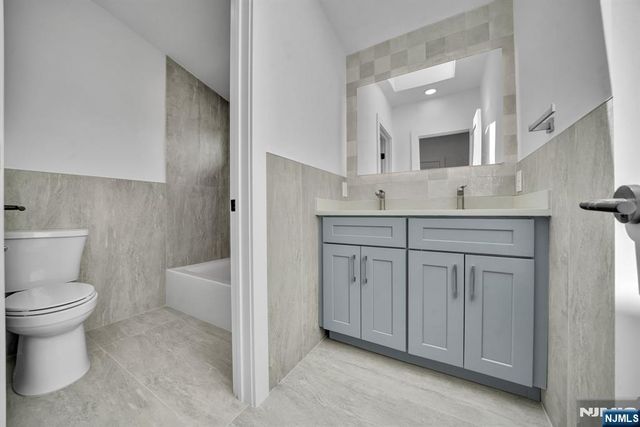519 E 4th Street B, Palisades Park, NJ 07650