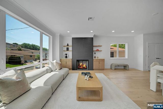 519 E 4th Street B, Palisades Park, NJ 07650