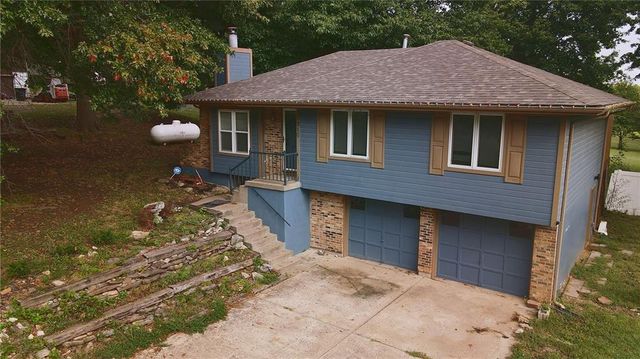 32910 E Oak Hill School Road, Oak Grove, MO 64075