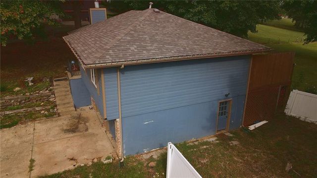 32910 E Oak Hill School Road, Oak Grove, MO 64075