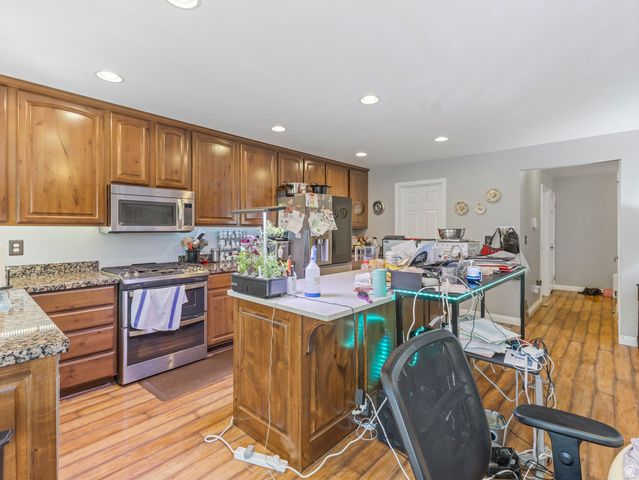 211 W KESTREL DR, Saratoga Springs, UT 84045