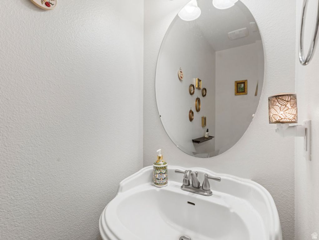 211 W KESTREL DR, Saratoga Springs, UT 84045 — photo 15