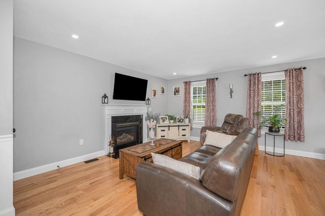 289B Webster Street, Hudson, NH 03051