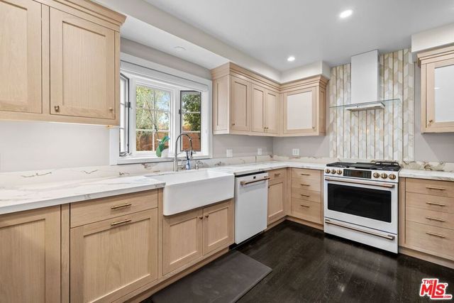 15901 Junaluska Way, Pacific Palisades, CA 90272